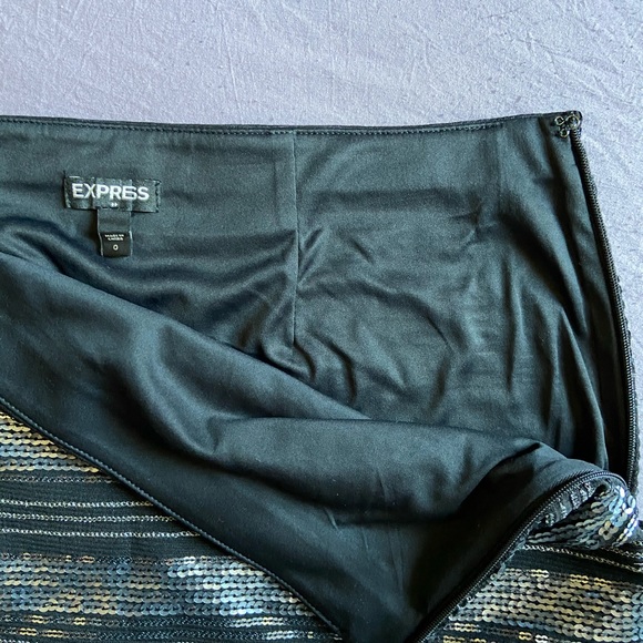 Express striped sequin mini skirt - Picture 2 of 3